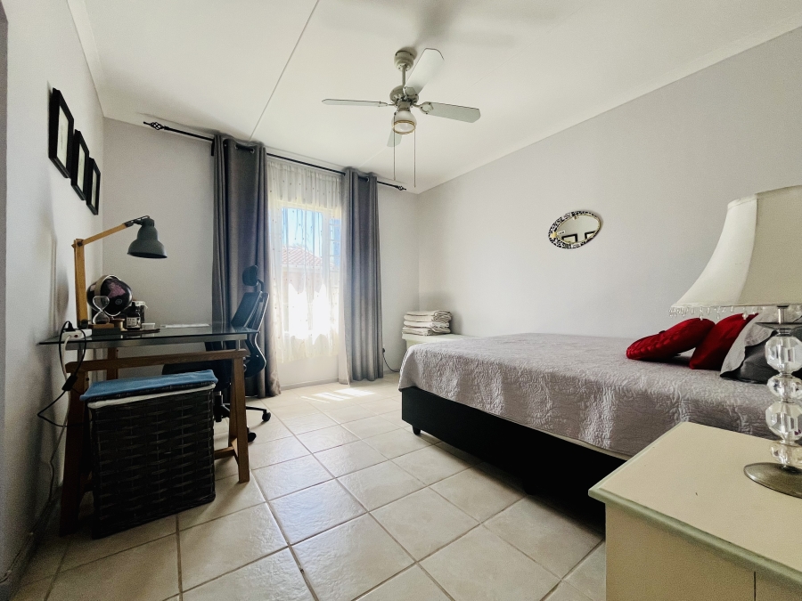 4 Bedroom Property for Sale in Sandbaai Western Cape